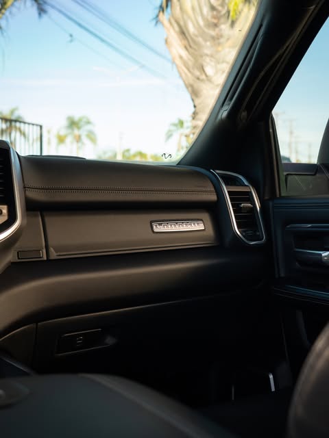 RAM 2500 LARAMIE NIGHT EDITION - Imagem 8