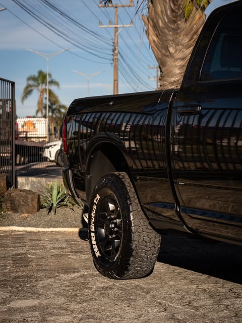 RAM 2500 LARAMIE NIGHT EDITION - Imagem 9