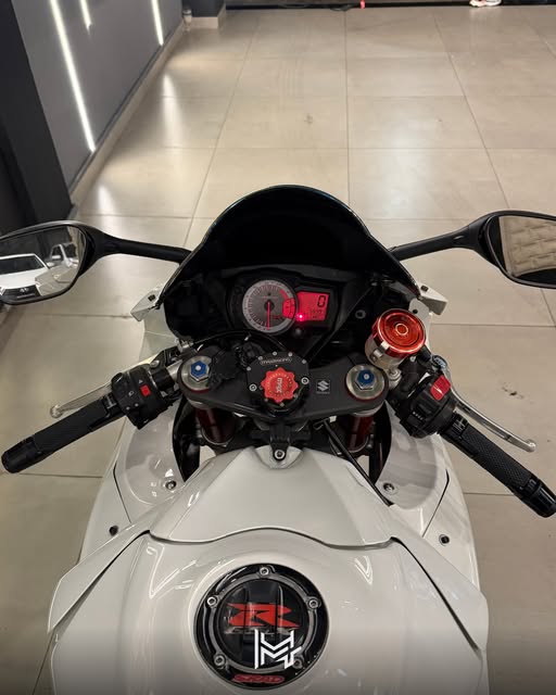 SUZUKI GSX-R SRAD 750 - Imagem 2