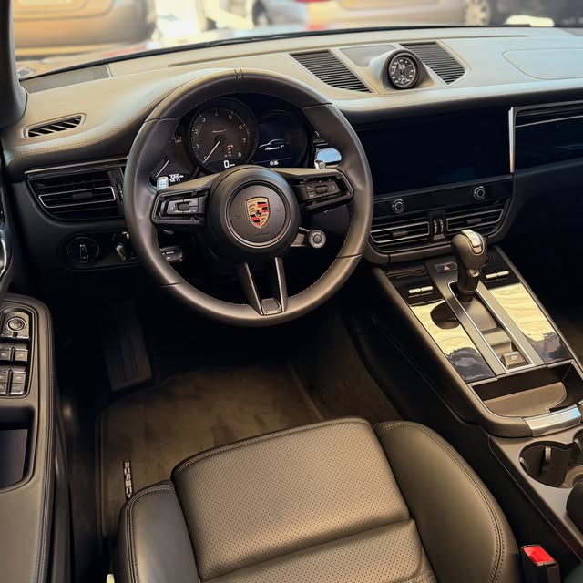 PORSCHE MACAN T - Imagem 4