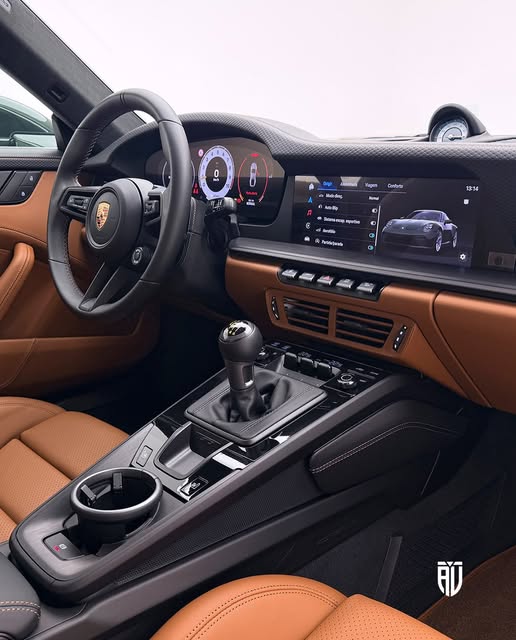 PORSCHE 911 GT3 TOURING - Imagem 8