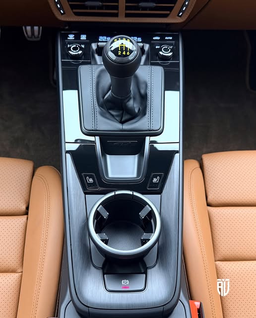 PORSCHE 911 GT3 TOURING - Imagem 9