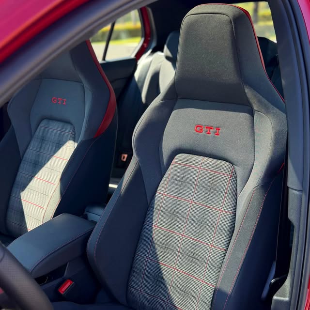 VOLKSWAGEN GOLF GTI - Imagem 2