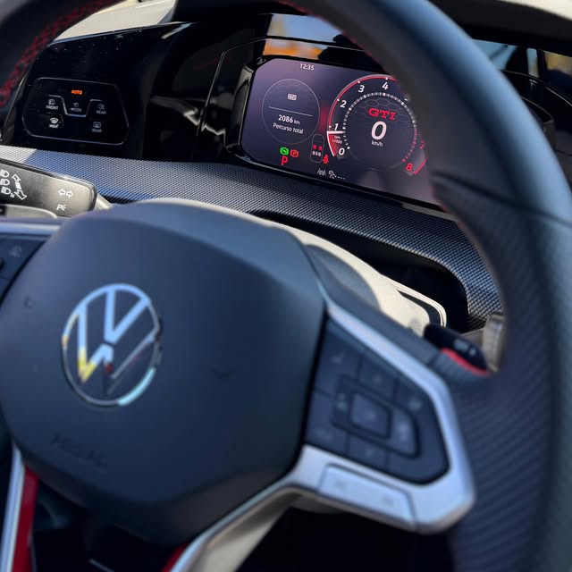 VOLKSWAGEN GOLF GTI - Imagem 10