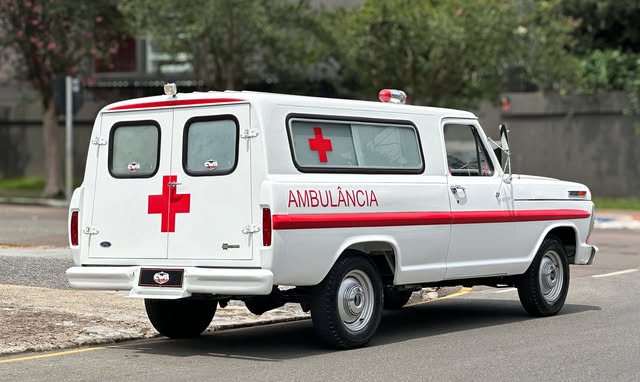 FORD F-100 AMBULÂNCIA - Imagem 3