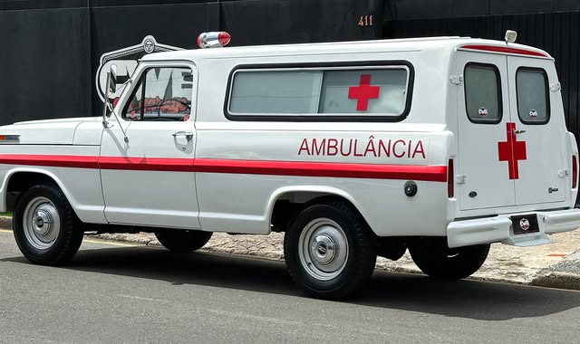 FORD F-100 AMBULÂNCIA - Imagem 4