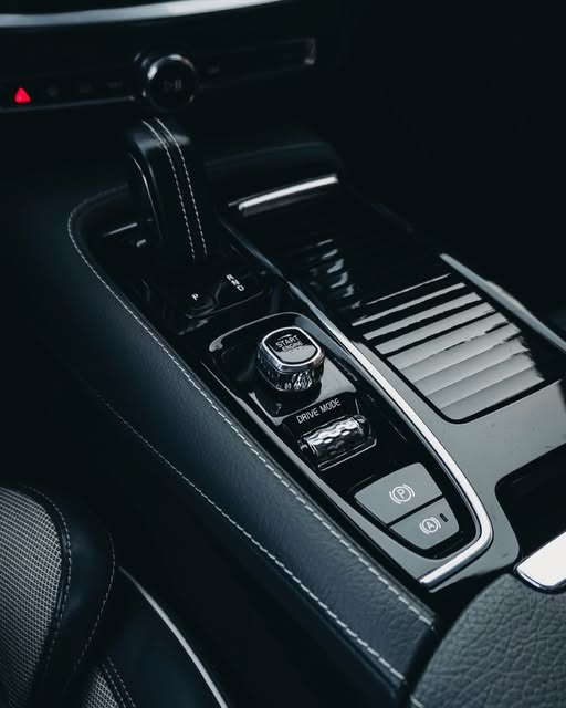 VOLVO S60 T8 R-DESIGN - Imagem 6