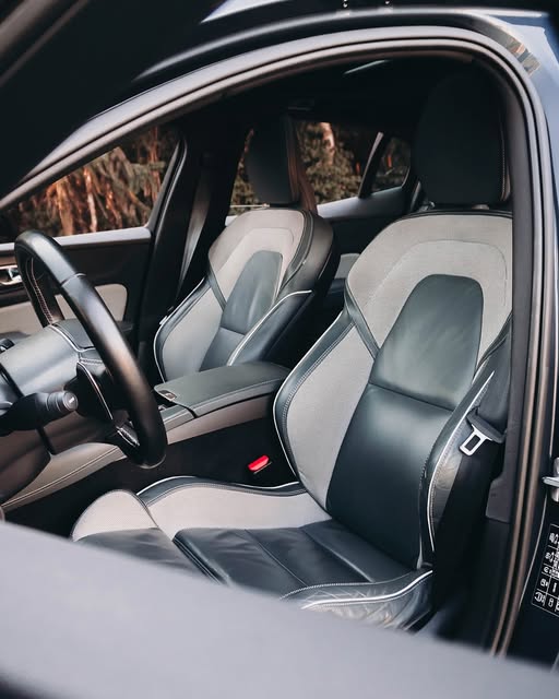 VOLVO S60 T8 R-DESIGN - Imagem 7