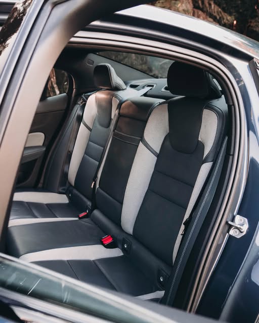 VOLVO S60 T8 R-DESIGN - Imagem 8