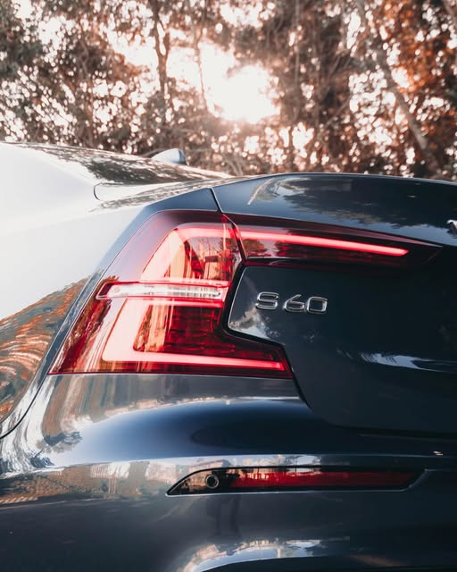 VOLVO S60 T8 R-DESIGN - Imagem 9