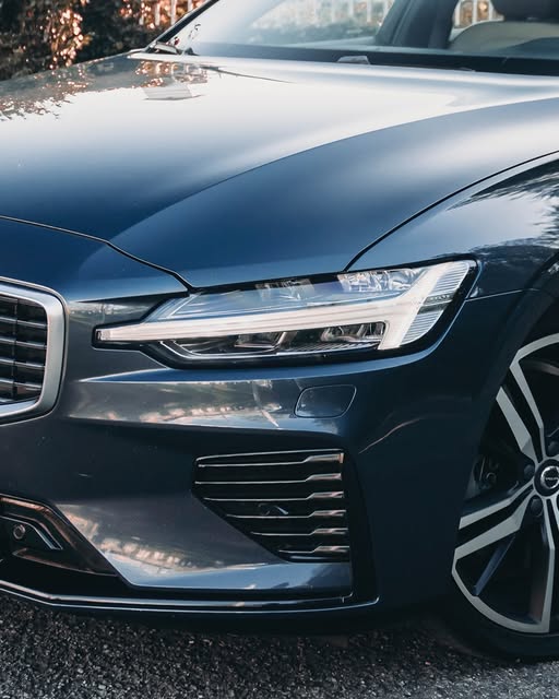 VOLVO S60 T8 R-DESIGN - Imagem 10