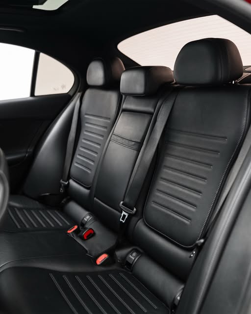 MERCEDES-BENZ C 300 AMG LINE - Imagem 8