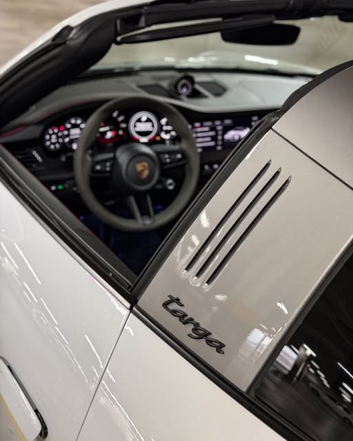 PORSCHE 911 CARRERA 4 GTS TARGA - Imagem 13