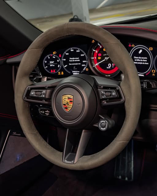 PORSCHE 911 CARRERA 4 GTS TARGA - Imagem 14