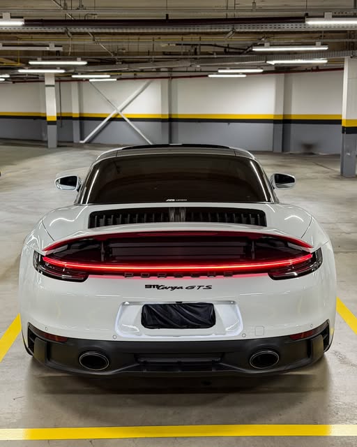 PORSCHE 911 CARRERA 4 GTS TARGA - Imagem 15