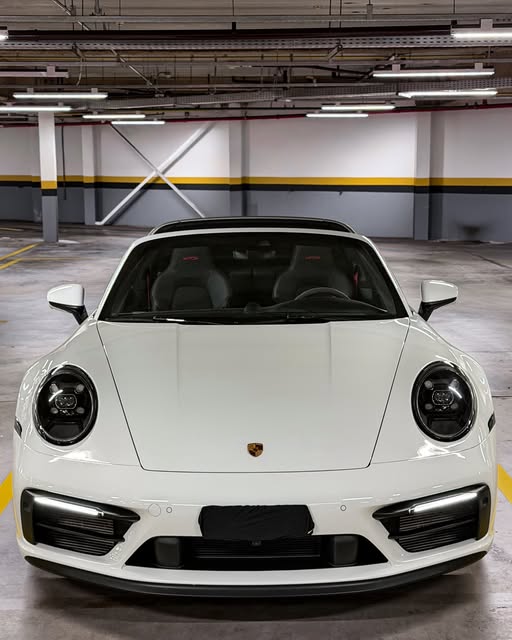 PORSCHE 911 CARRERA 4 GTS TARGA - Imagem 3