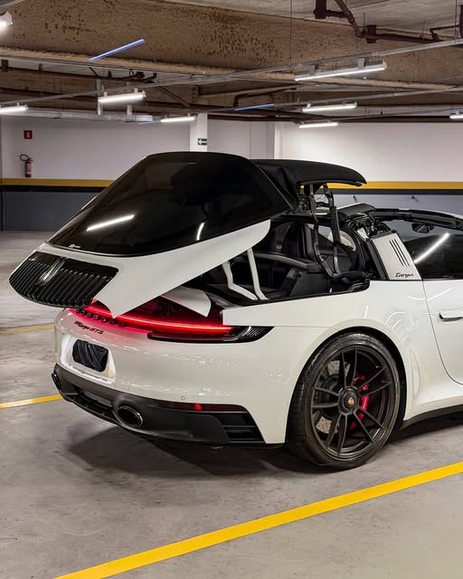PORSCHE 911 CARRERA 4 GTS TARGA - Imagem 4