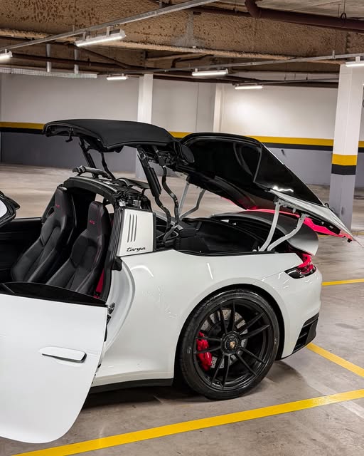 PORSCHE 911 CARRERA 4 GTS TARGA - Imagem 5