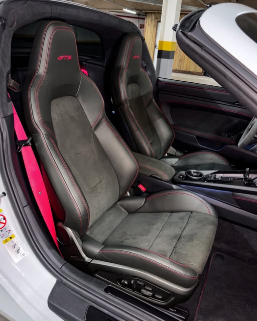 PORSCHE 911 CARRERA 4 GTS TARGA - Imagem 9