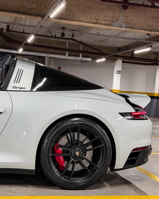 PORSCHE 911 CARRERA 4 GTS TARGA - Imagem 10
