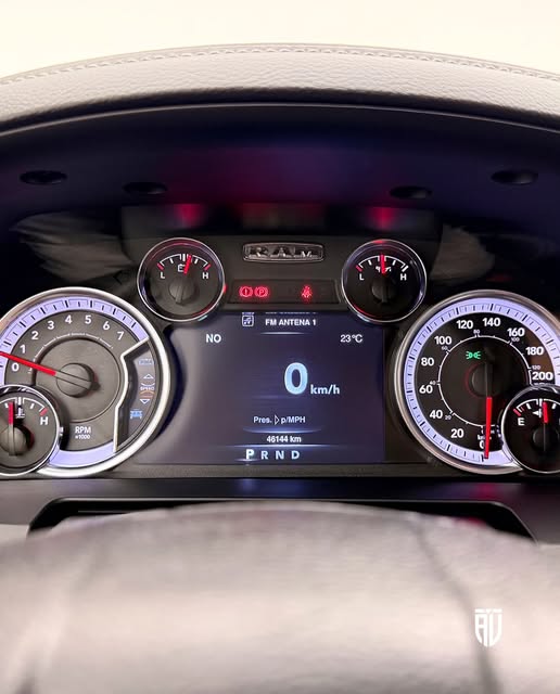 RAM CLASSIC LARAMIE NIGHT EDITION - Imagem 11