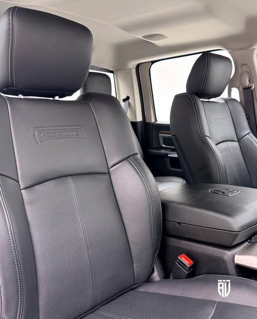 RAM CLASSIC LARAMIE NIGHT EDITION - Imagem 14