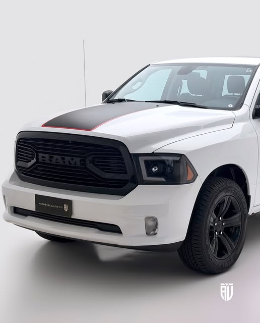 RAM CLASSIC LARAMIE NIGHT EDITION - Imagem 3