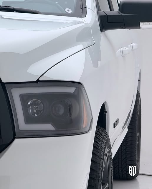 RAM CLASSIC LARAMIE NIGHT EDITION - Imagem 5