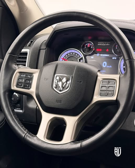 RAM CLASSIC LARAMIE NIGHT EDITION - Imagem 8
