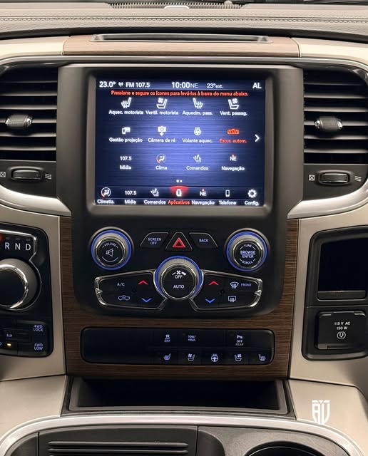 RAM CLASSIC LARAMIE NIGHT EDITION - Imagem 9