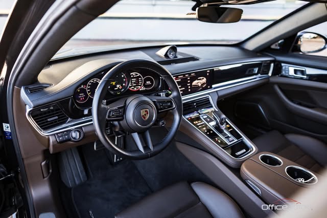 PORSCHE PANAMERA 4S E-HYBRID - Imagem 3