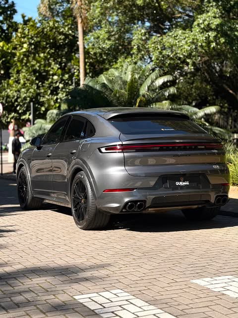 PORSCHE CAYENNE S COUPE E-HYBRID - Imagem 4