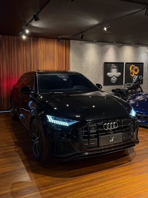 AUDI Q8 QUATTRO PERFORMANCE BLACK S-LINE - Imagem 1