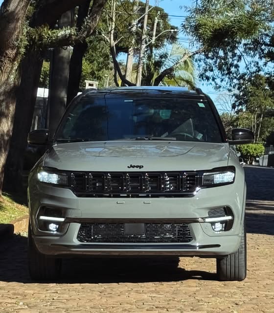 JEEP COMMANDER BLACKHAWK - Imagem 1