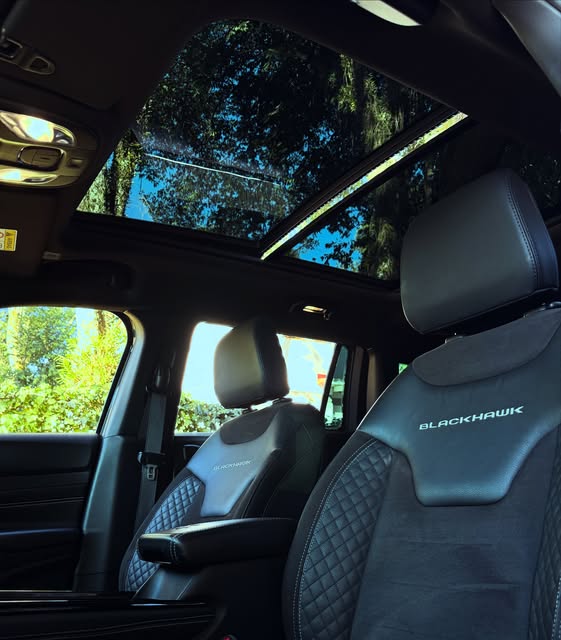 JEEP COMMANDER BLACKHAWK - Imagem 10