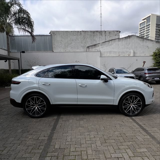 PORSCHE CAYENNE PLATINUM EDITION E-HYBRID COUPÉ - Imagem 3