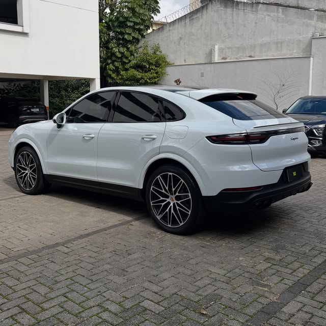 PORSCHE CAYENNE PLATINUM EDITION E-HYBRID COUPÉ - Imagem 5