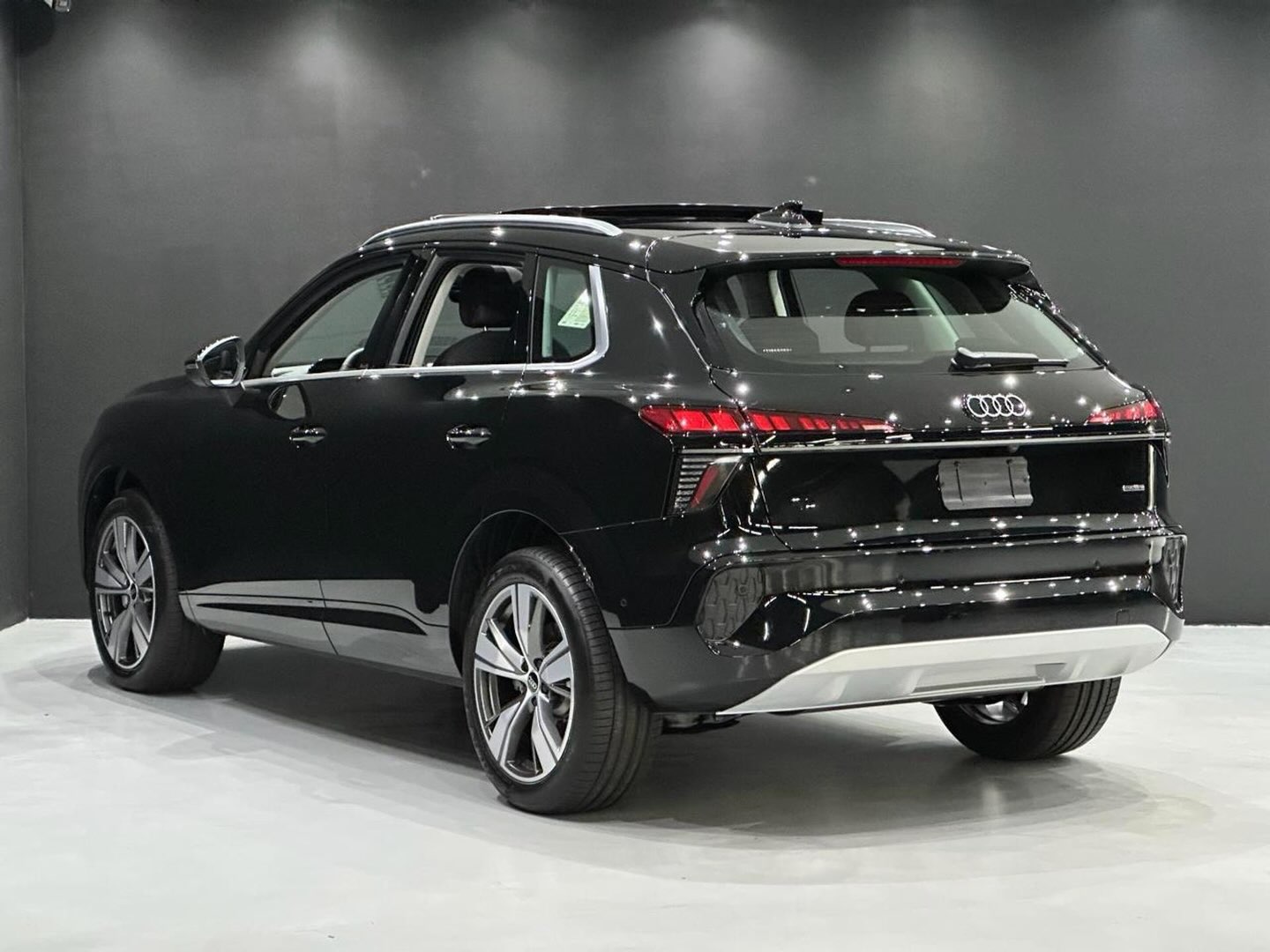 AUDI Q3 2.0 TFSI GASOLINA LAUNCH EDITION QUATTRO S TRONIC - Imagem 2