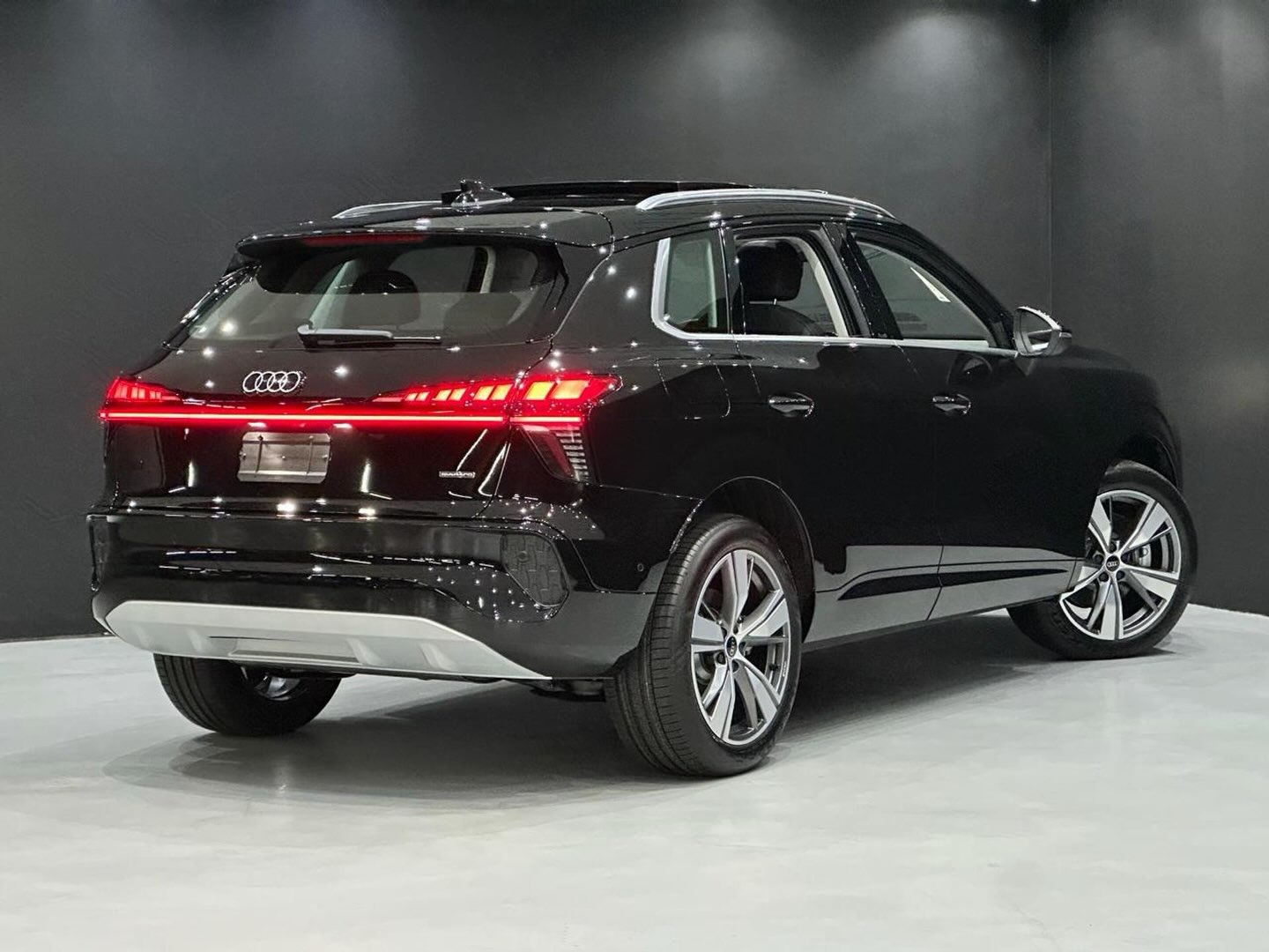 AUDI Q3 2.0 TFSI GASOLINA LAUNCH EDITION QUATTRO S TRONIC - Imagem 4