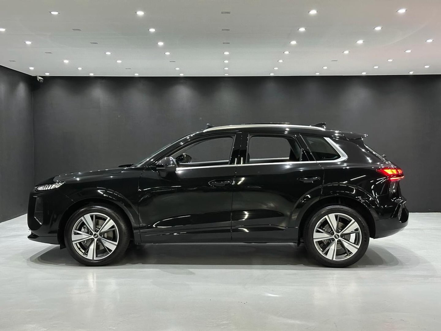 AUDI Q3 2.0 TFSI GASOLINA LAUNCH EDITION QUATTRO S TRONIC - Imagem 10