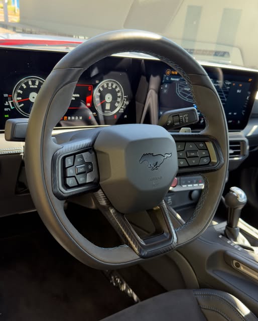 FORD MUSTANG DARK HORSE - Imagem 4