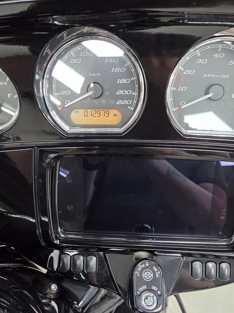 HARLEY-DAVIDSON STREET GLIDE SPECIAL - Imagem 15