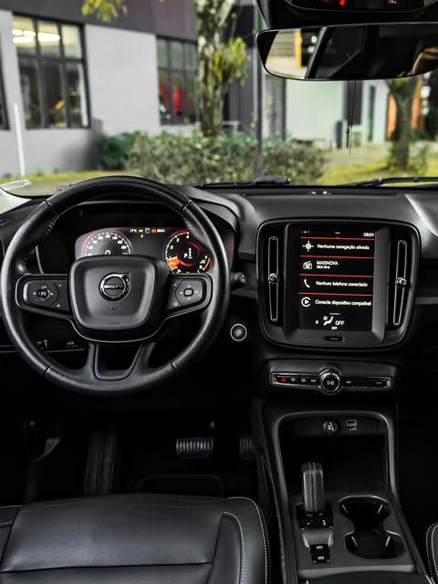 VOLVO XC40 T4 - Imagem 4