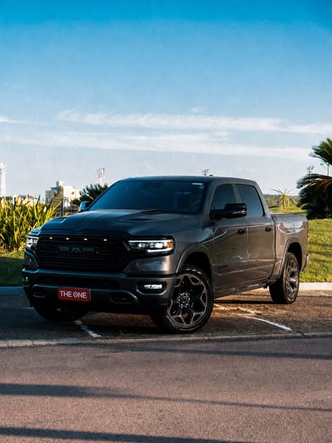 RAM 1500 LIMITED NIGHT EDITION - Imagem 1