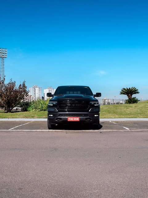 RAM 1500 LIMITED NIGHT EDITION - Imagem 2