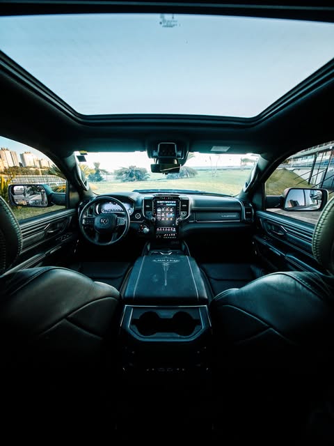 RAM 1500 LIMITED NIGHT EDITION - Imagem 5