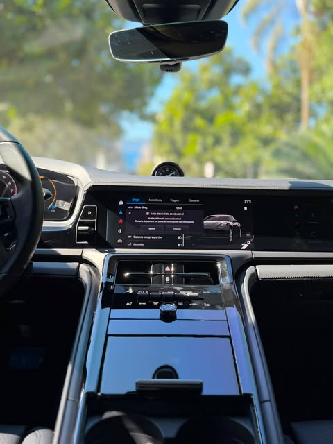 PORSCHE PANAMERA 4S E-HYBRID - Imagem 11