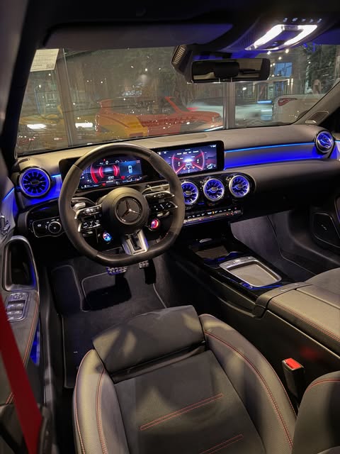 MERCEDES-BENZ A45 AMG - Imagem 11