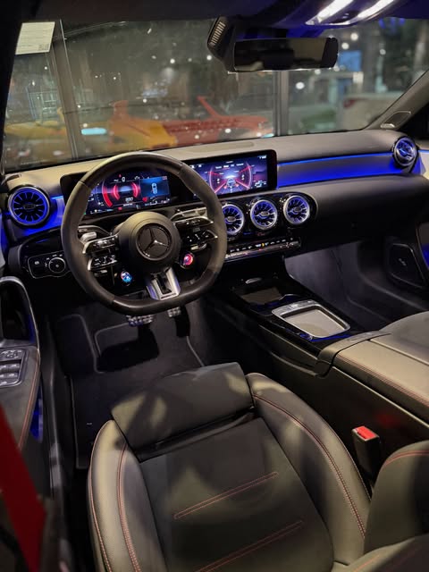 MERCEDES-BENZ A45 AMG - Imagem 7