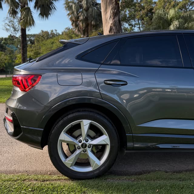 AUDI Q3 SPORTBACK PERFORMANCE BLACK - Imagem 2
